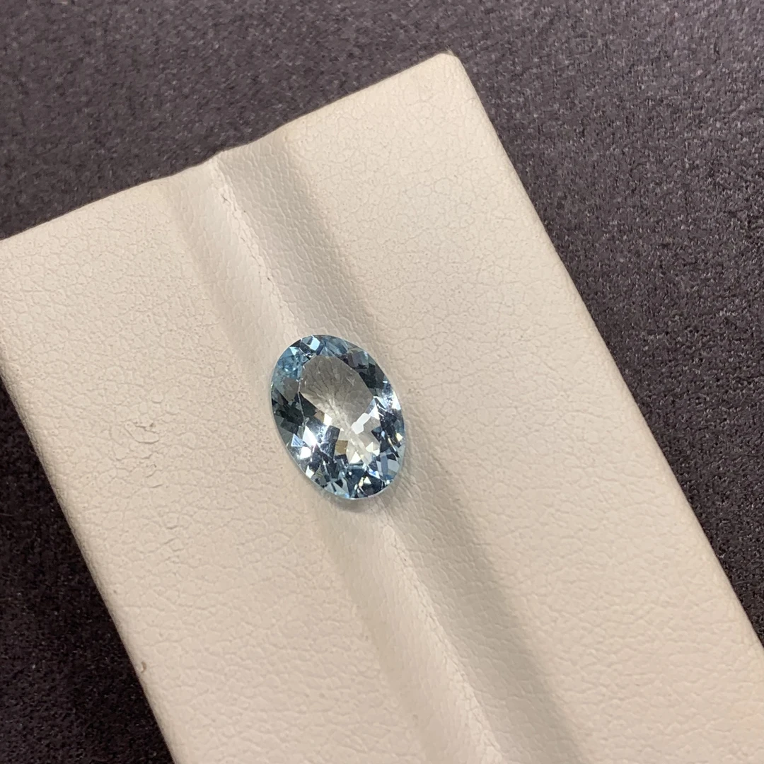 1.89克拉天然海蓝宝裸石干净玻璃体爆闪满火彩圣玛利亚色颜色鲜艳