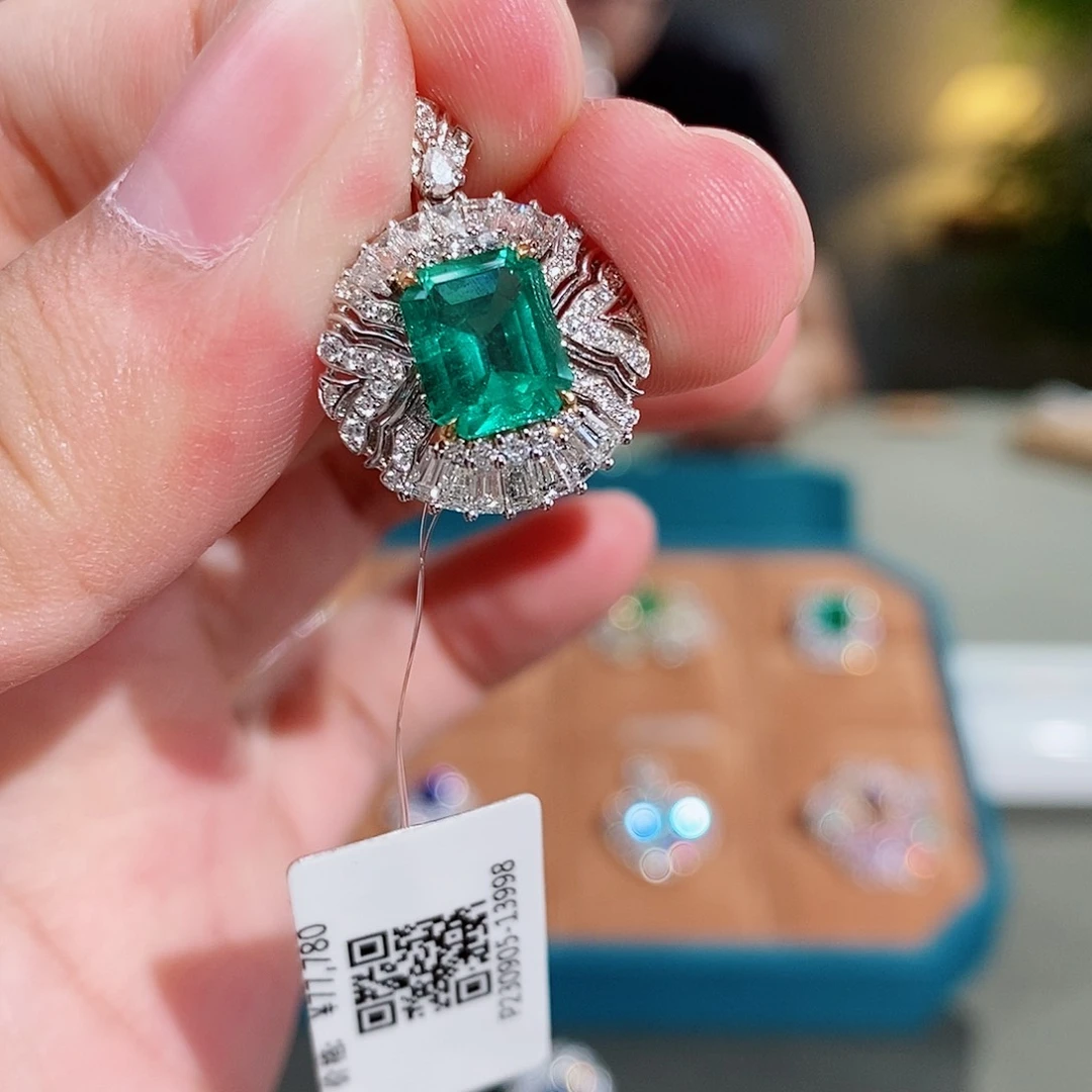 吊坠(不含链)18K金镶嵌祖母绿2.07ct
