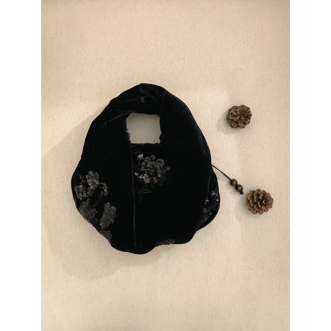 WEI YI FUN·云朵丝绒钉珠珠片手工手提包