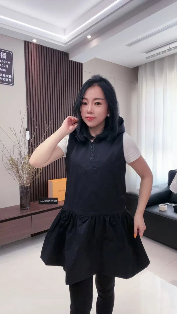 《越非》2025春夏新款时尚百搭连帽工装裙无袖洋气