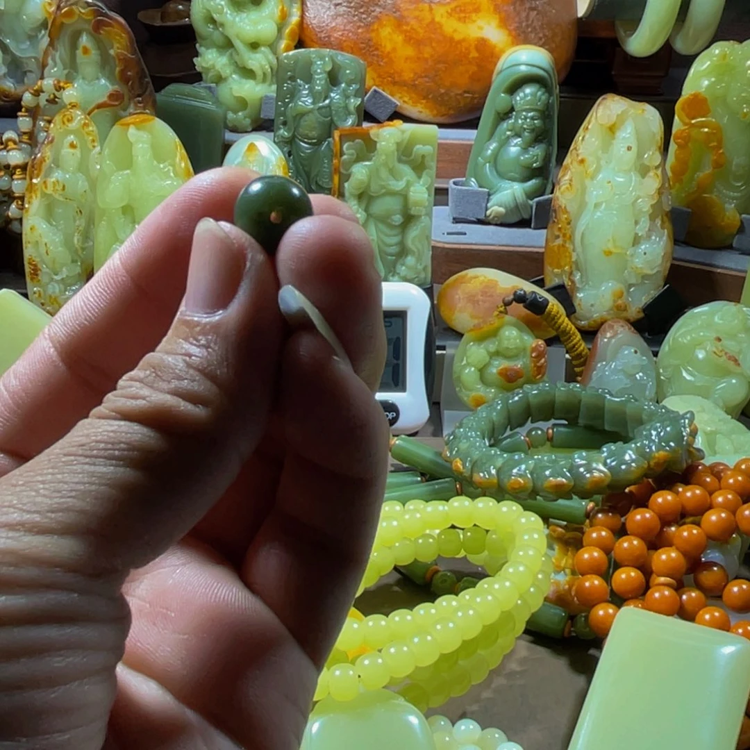 透闪石质玉未镶嵌颈饰加**天