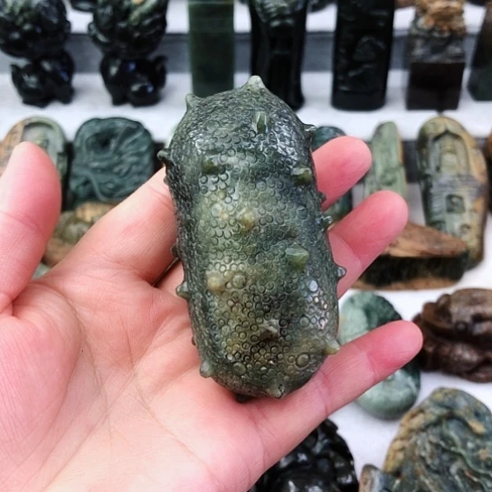 未镶嵌岫岩河磨玉（透闪石质玉）把件