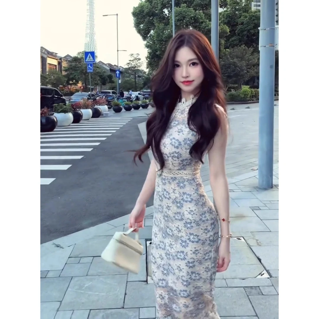 法式名媛碎花蕾丝无袖背心连衣裙女夏季高级感气质收腰包臀长裙子