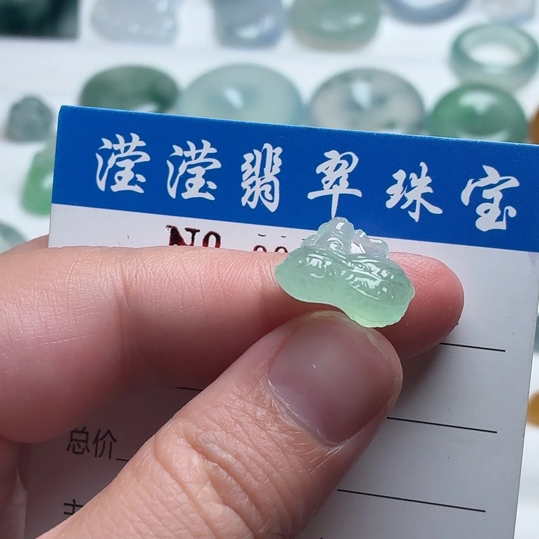 翡翠未镶嵌颈饰缅甸天然A货翡翠鼠来宝