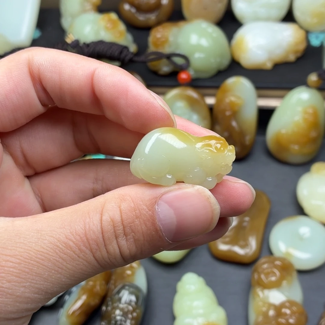 和田玉（糖玉）未镶嵌颈饰