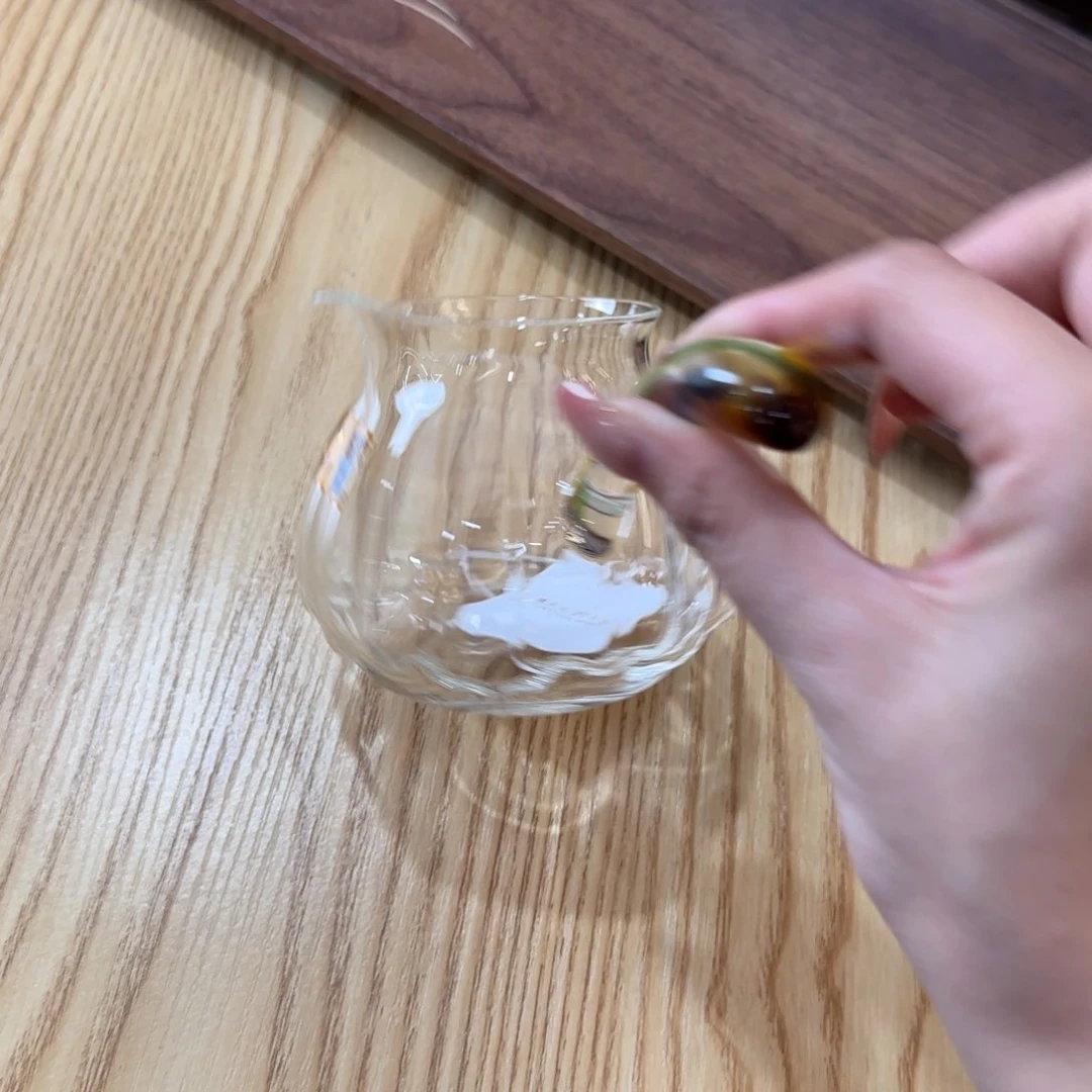 禾器莲君公道杯侧把迷翠色。