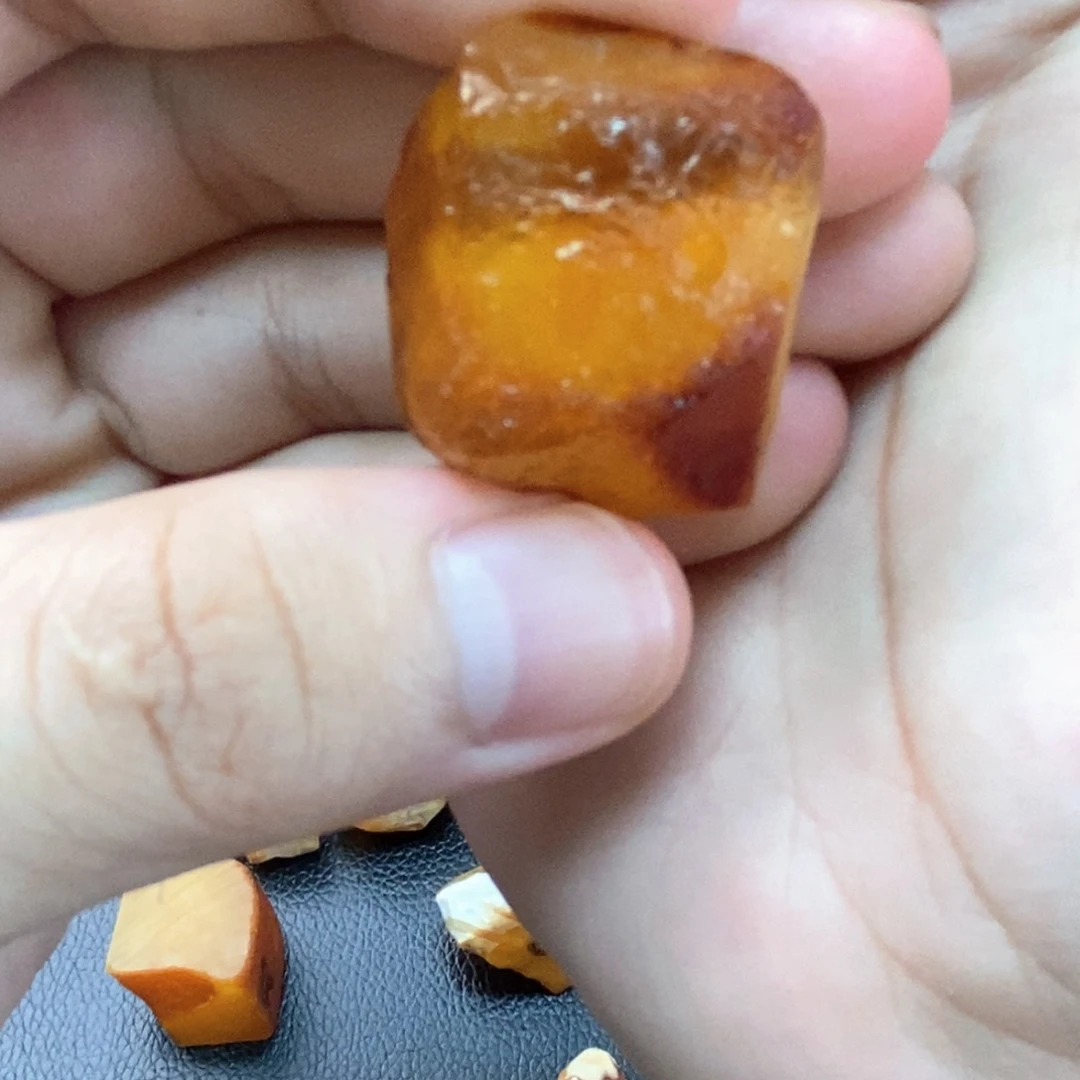 定制琥珀未镶嵌蜜蜡