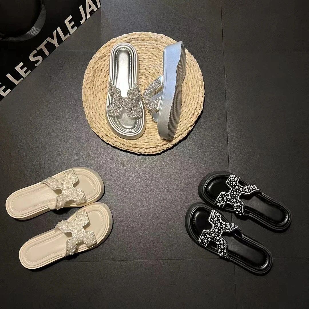 2025年夏季新款气质百搭高级时尚水钻休闲舒适轻奢老钱风爆款拖鞋