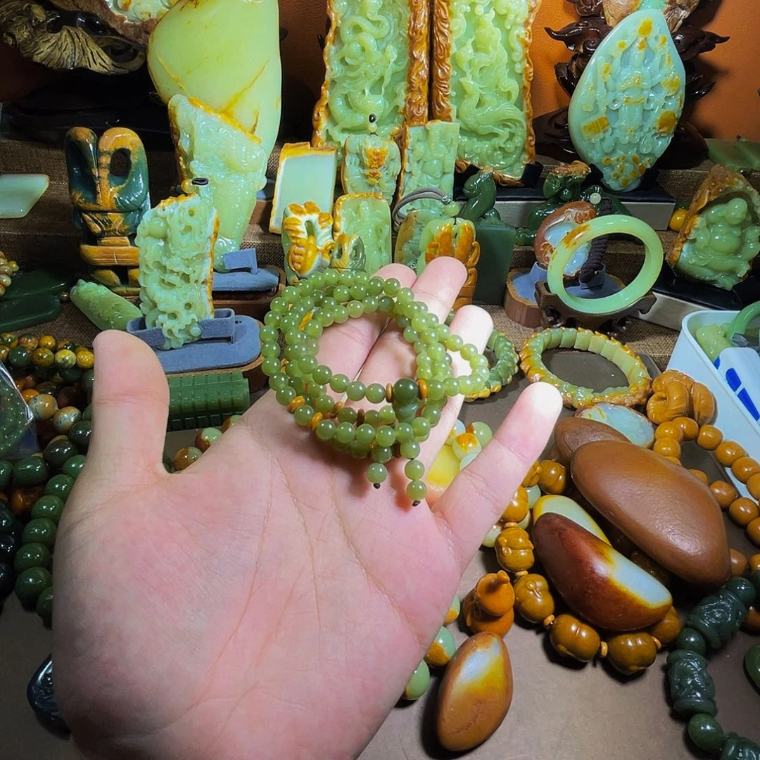 透闪石质玉未镶嵌珠宝奇石