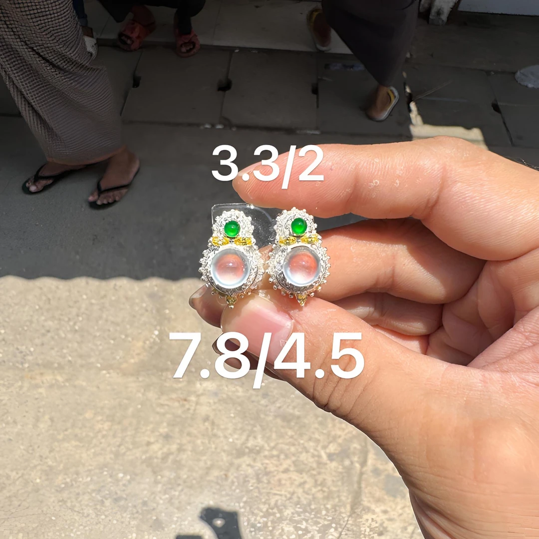 0523(小哪吒在源头)玻璃种翡翠正圆黑钢耳钉干净杠味荧光足M350