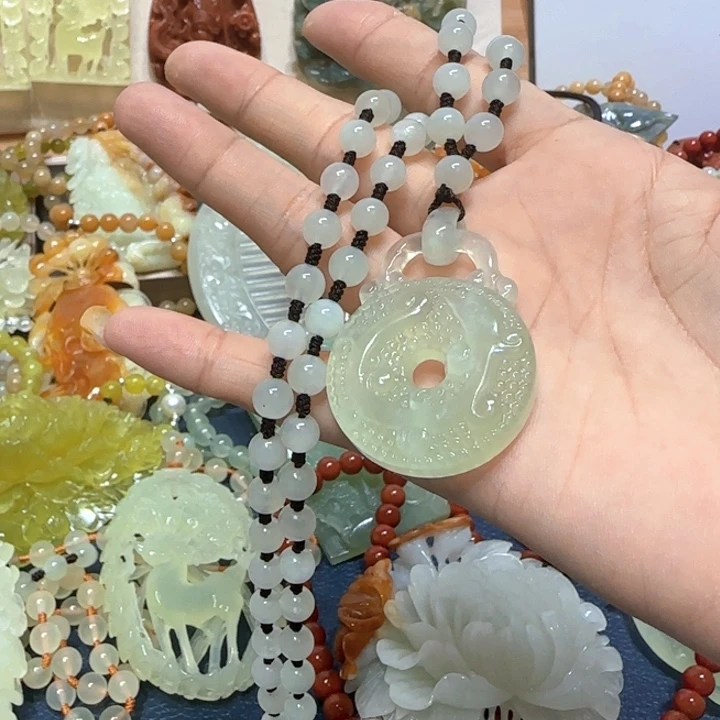 合金蛇纹石玉吊坠