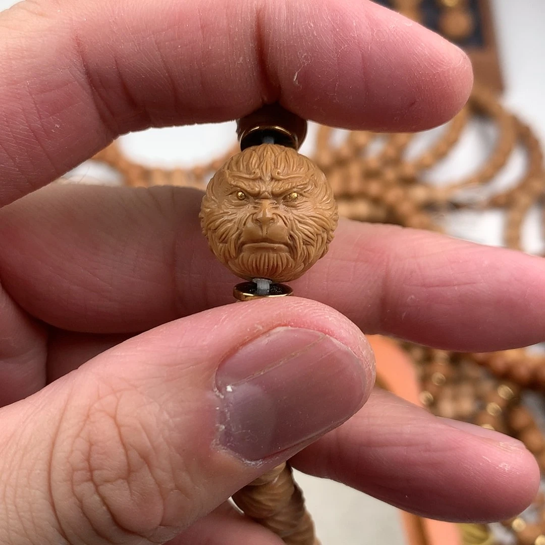 猴头核桃手串镶金悟空
