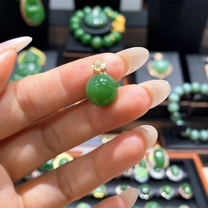 和田玉（碧玉）18K金镶嵌戒指