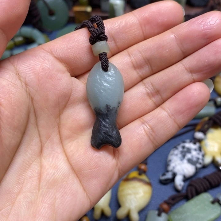 蛇纹石玉未镶嵌颈饰