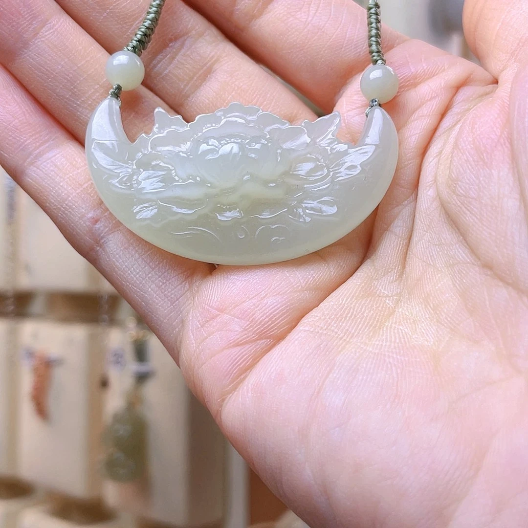 极***志和田玉未镶嵌吊坠(赠链)