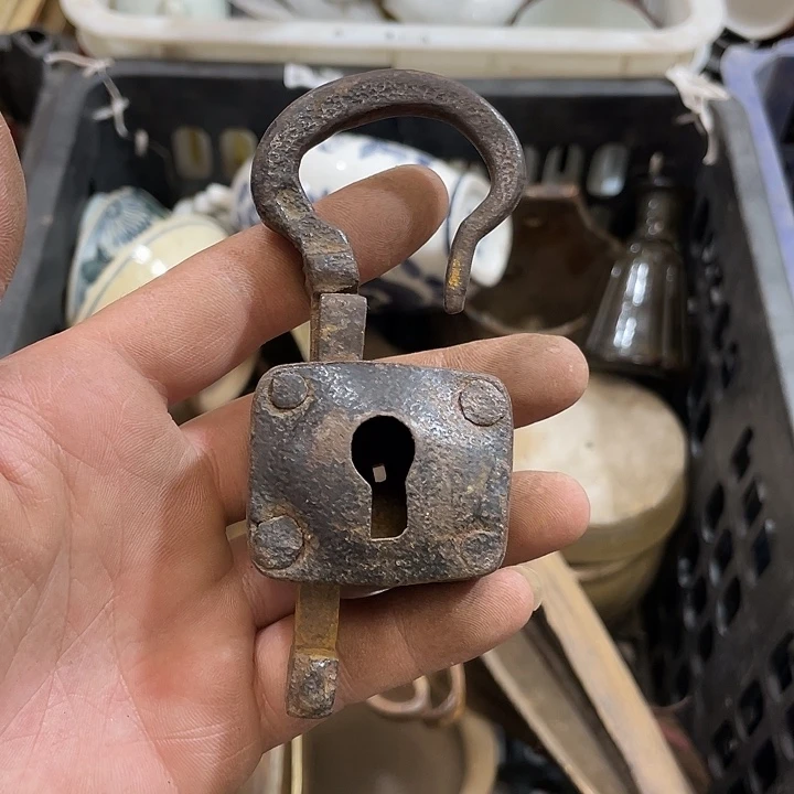 啊***张家具摆件饰品一个
