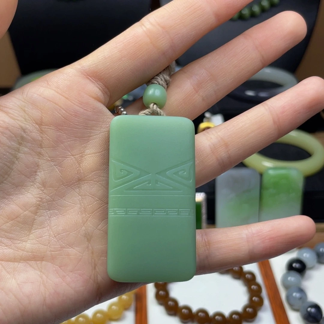 和田玉未镶嵌吊坠(不含链)粉绿无事牌