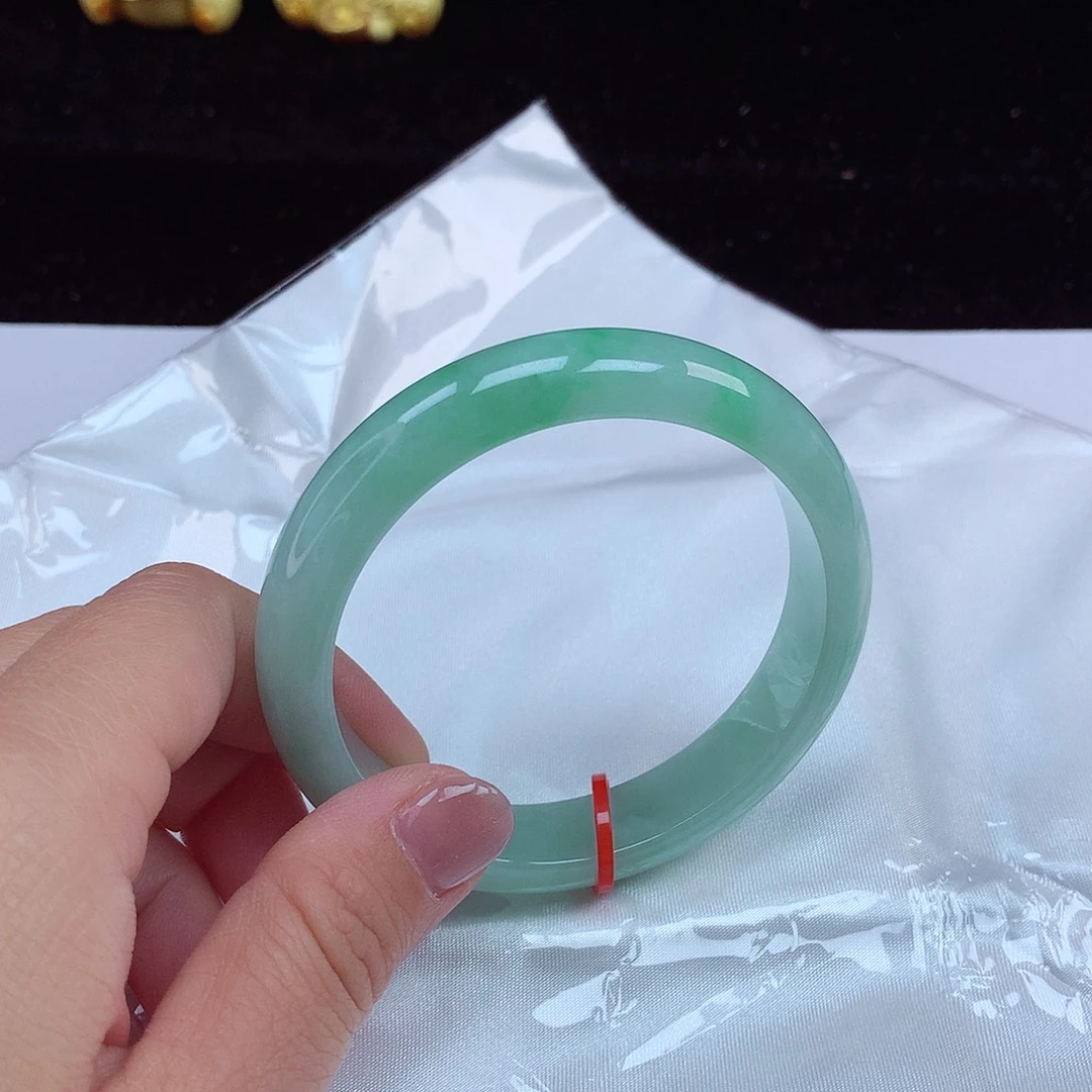 翡翠手镯未镶嵌圈口57