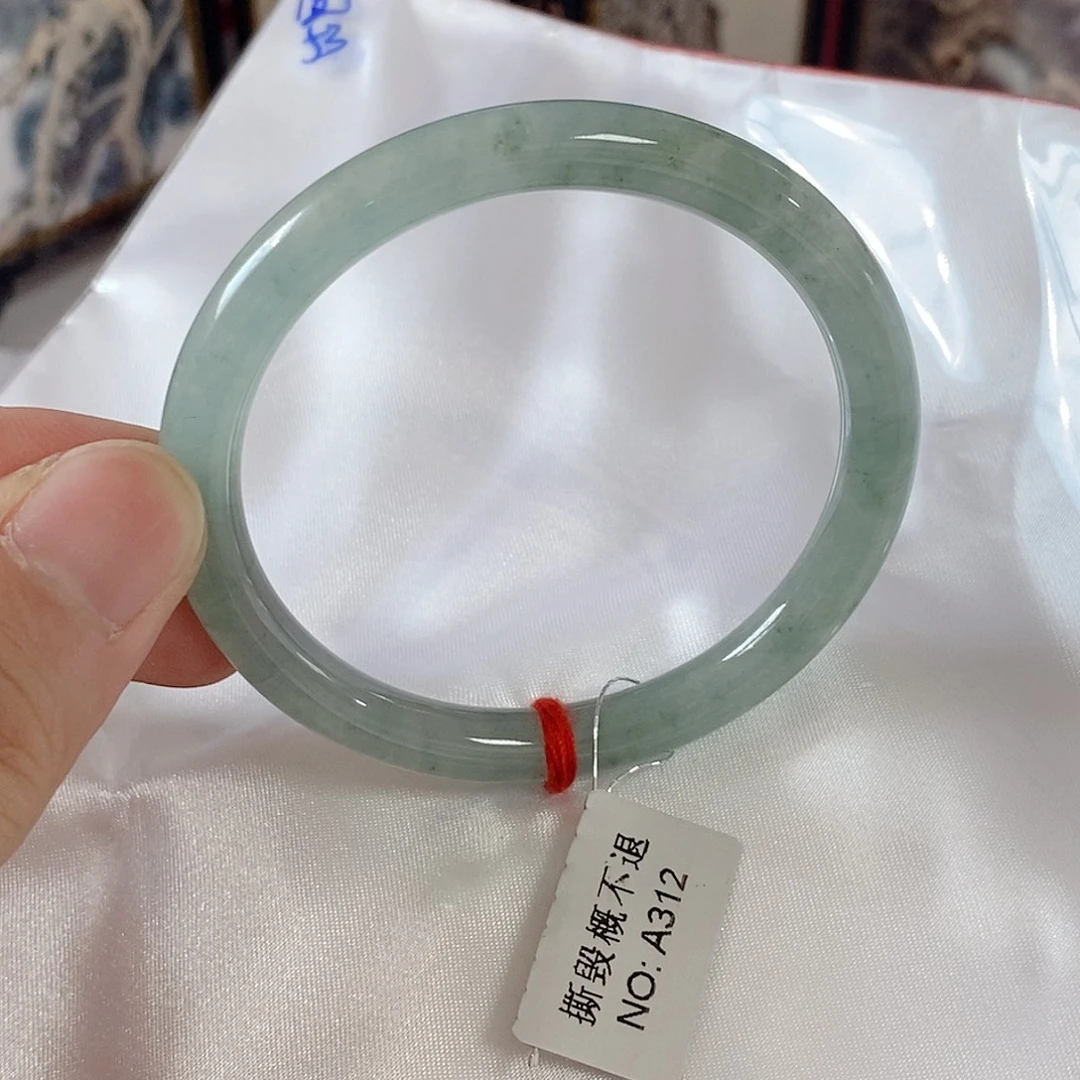 翡翠未镶嵌手镯（圆镯）