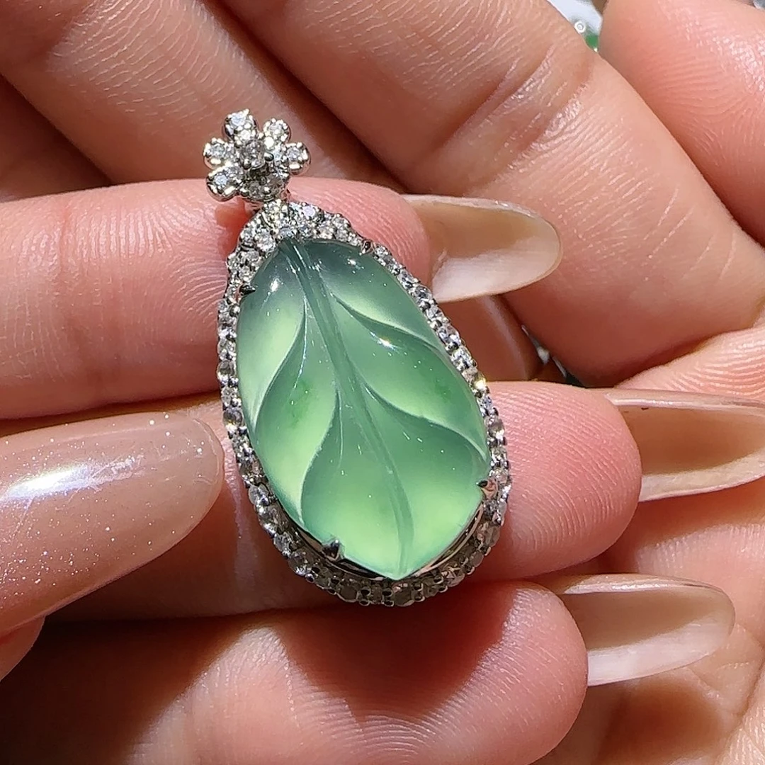 【闪购商品】颈饰18K金镶嵌翡翠天然