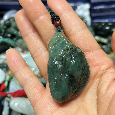 翡翠未镶嵌颈饰挂件