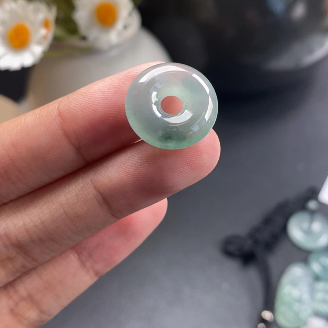 翡翠裸石晴底飘花甜甜圈
