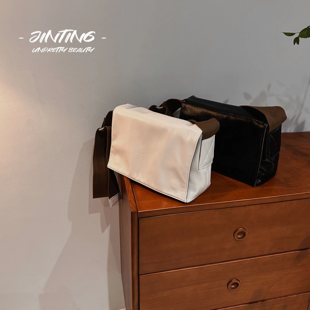 韩系休闲时尚百搭复古简约立体肩带可调节纯色斜跨包包-HT258086