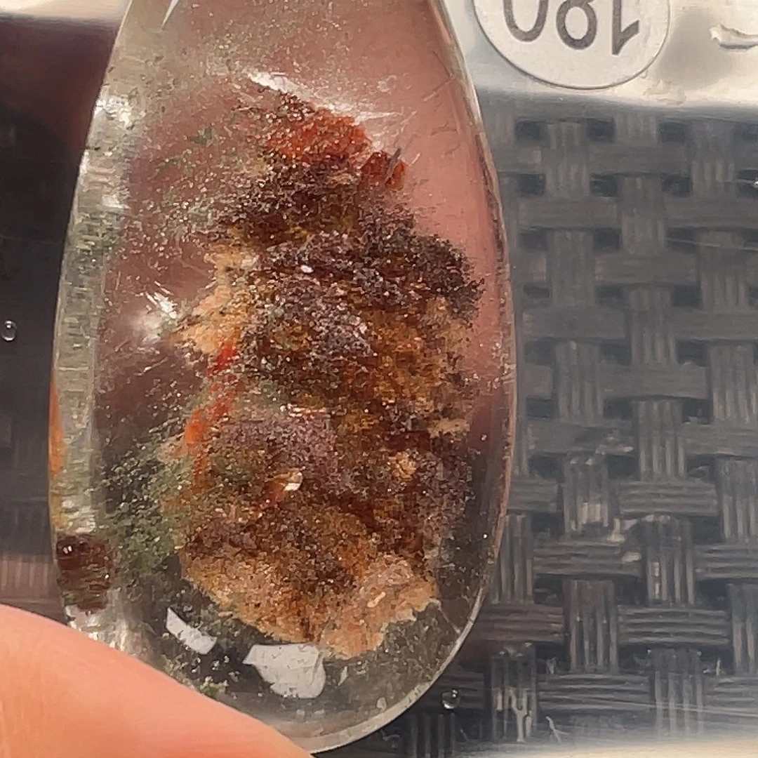 艾***娟颈饰未镶嵌水晶天然