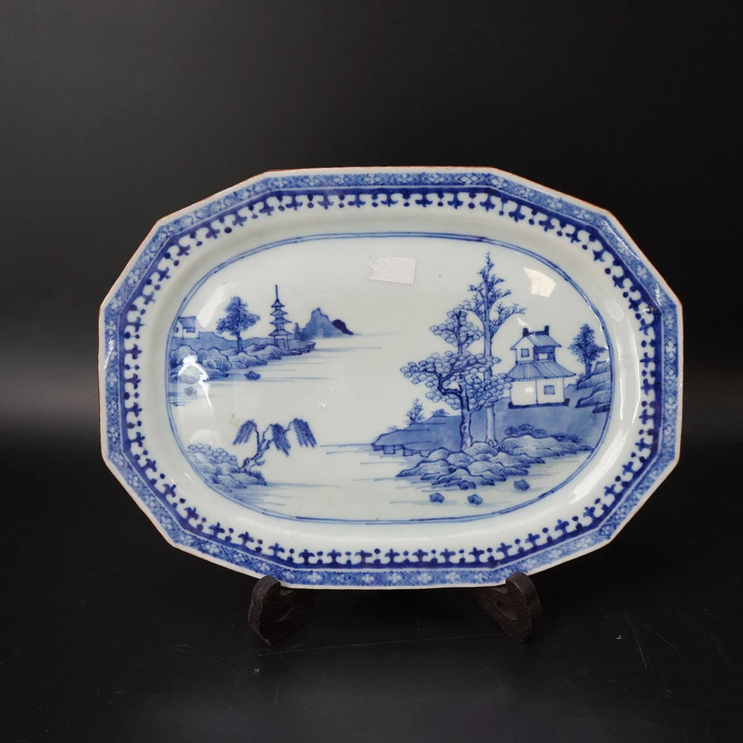 Lot.25100494清乾隆青花亭台楼阁山水纹长方盘 长：约28cm