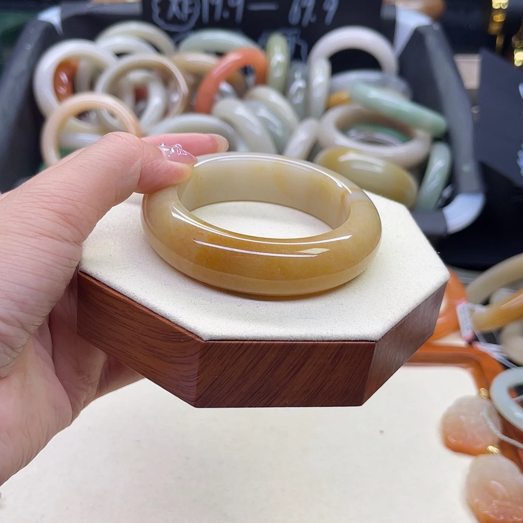 石英质玉未镶嵌手镯