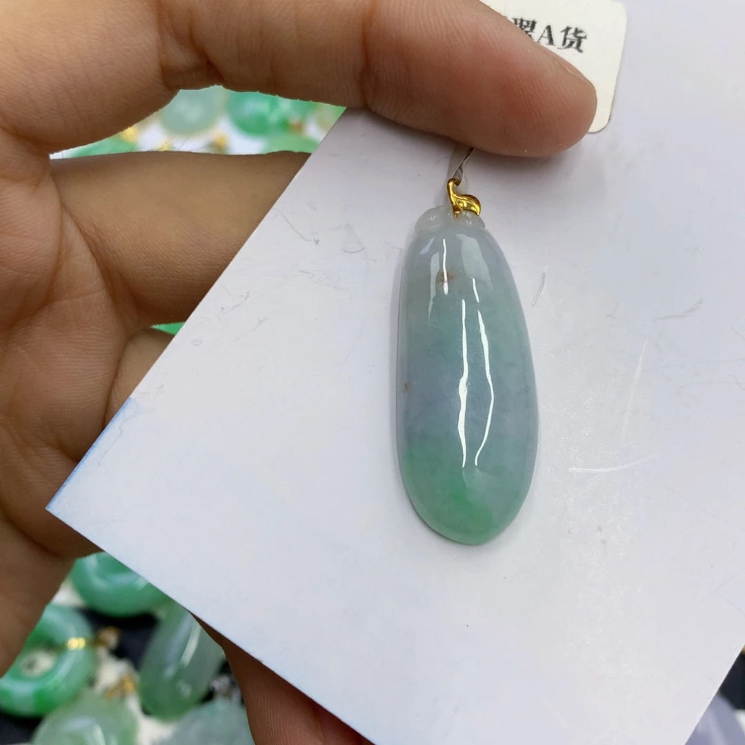 翡翠18K金镶嵌颈饰翡翠