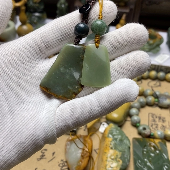 岫岩河磨玉（透闪石质玉）挂件未镶嵌了****活