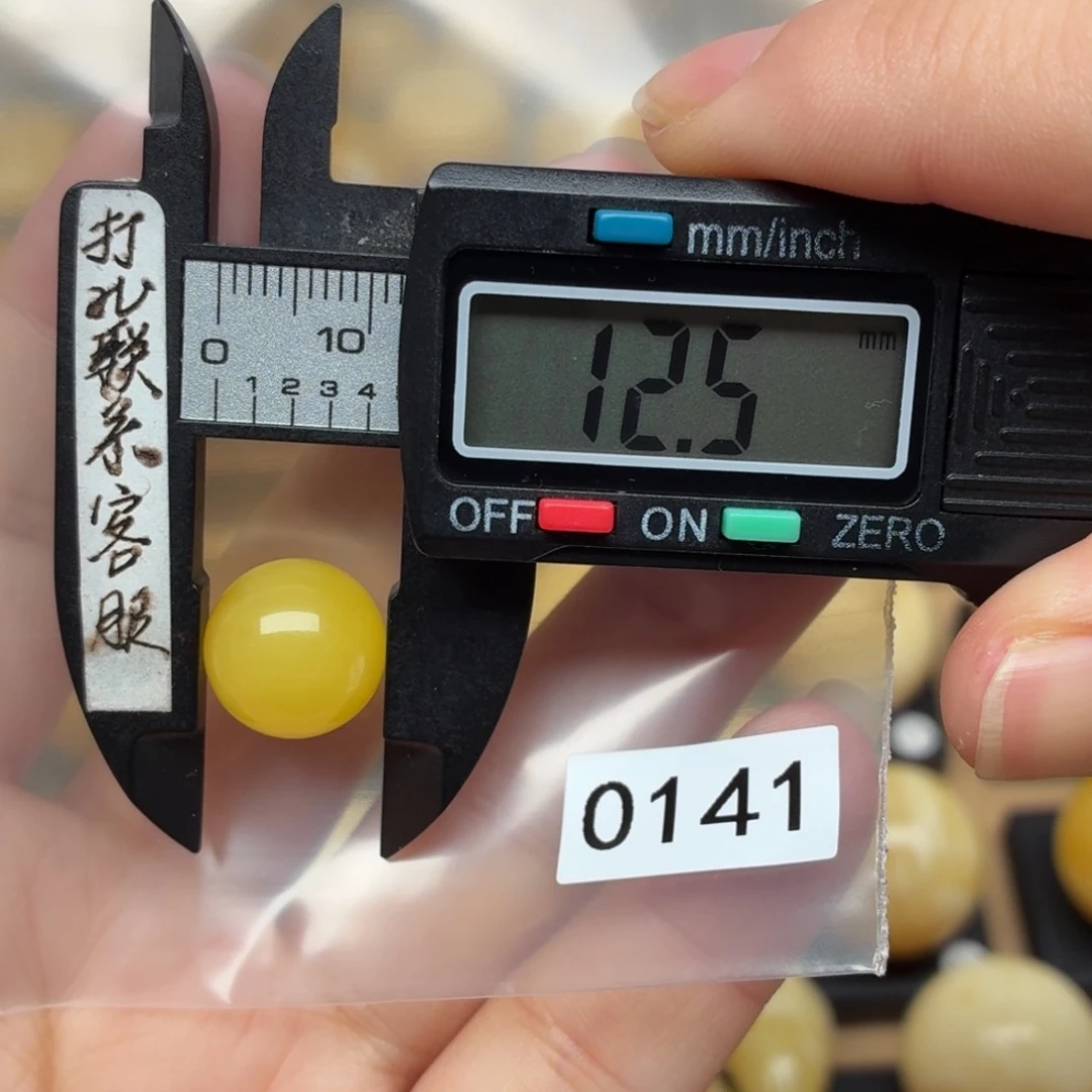 蜜蜡未镶嵌裸石微瑕