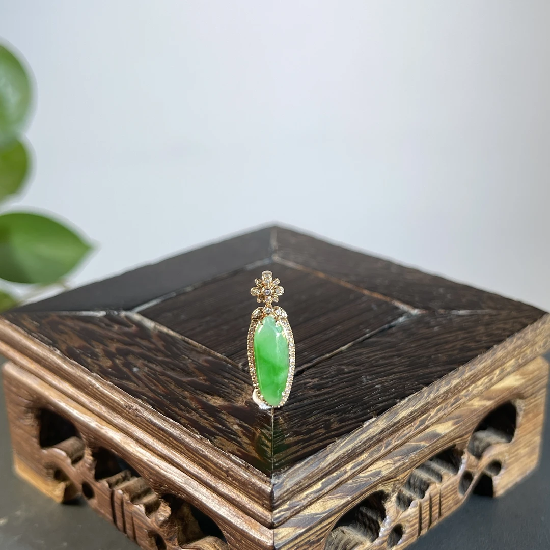 JGB24-138  天然缅甸A货翡翠  18K含钻镶嵌福瓜