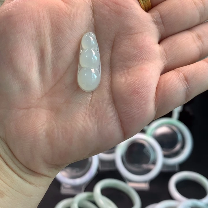 翡翠未镶嵌颈饰天然缅甸翡翠a货