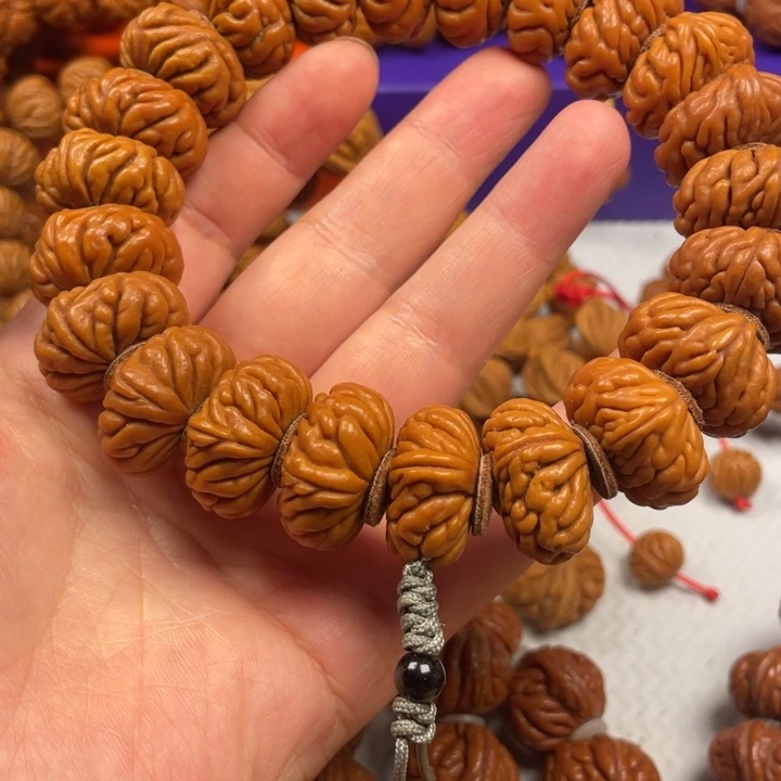 6号链接桃核手串一个