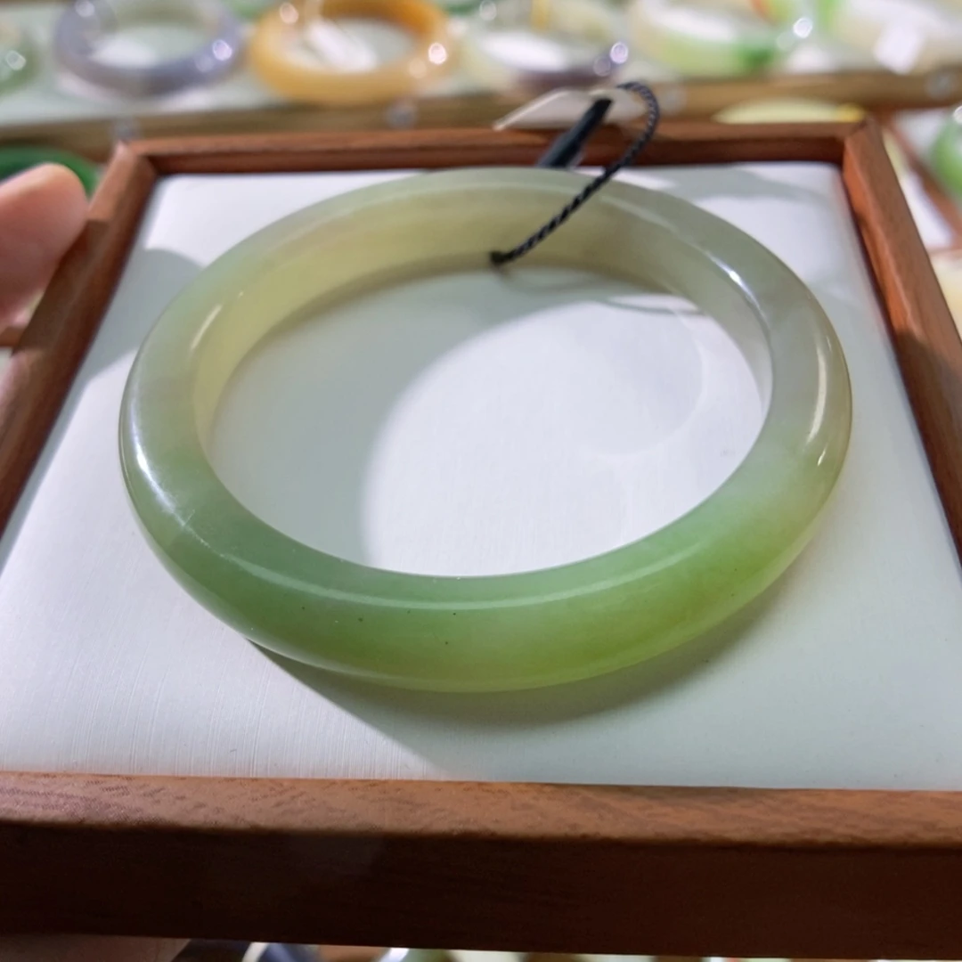 【闪购商品】未镶嵌手镯和田玉（翠青玉）
