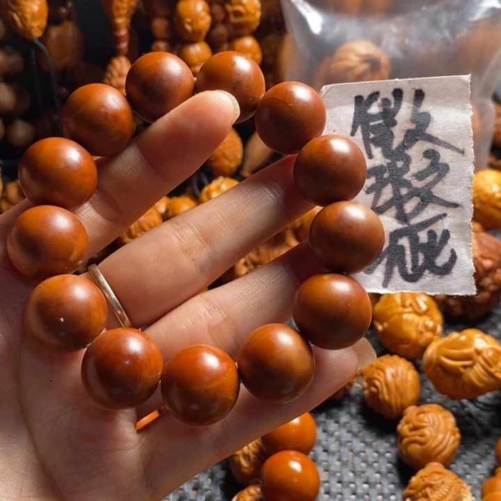 吊坠橄榄核微上色