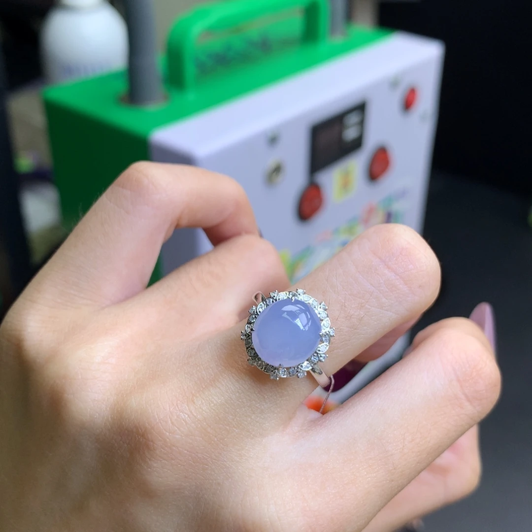 是****翡翠18K金镶嵌颈饰