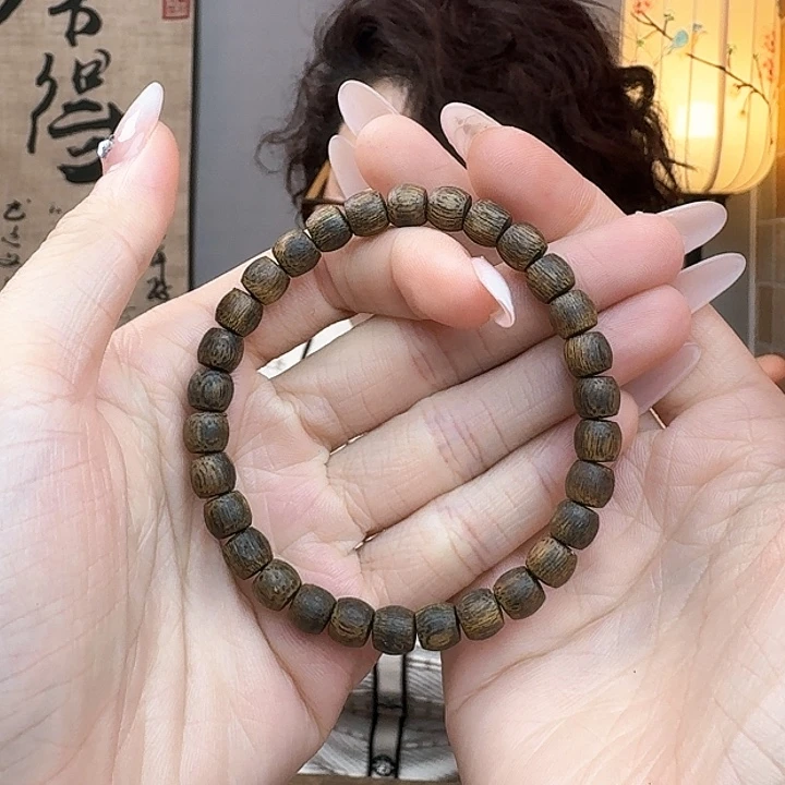 沉香手串用****7海南莺歌绿奇楠老料沉水0.7