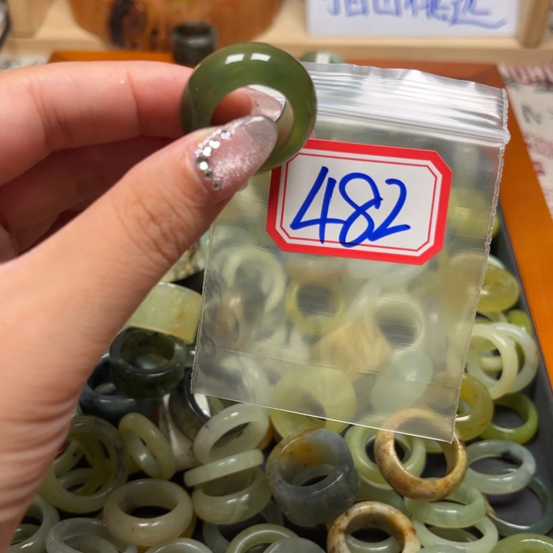 芋***头蛇纹石玉未镶嵌珠宝奇石