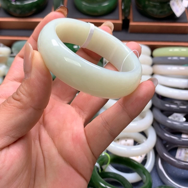 【闪购商品】未镶嵌手镯和田玉