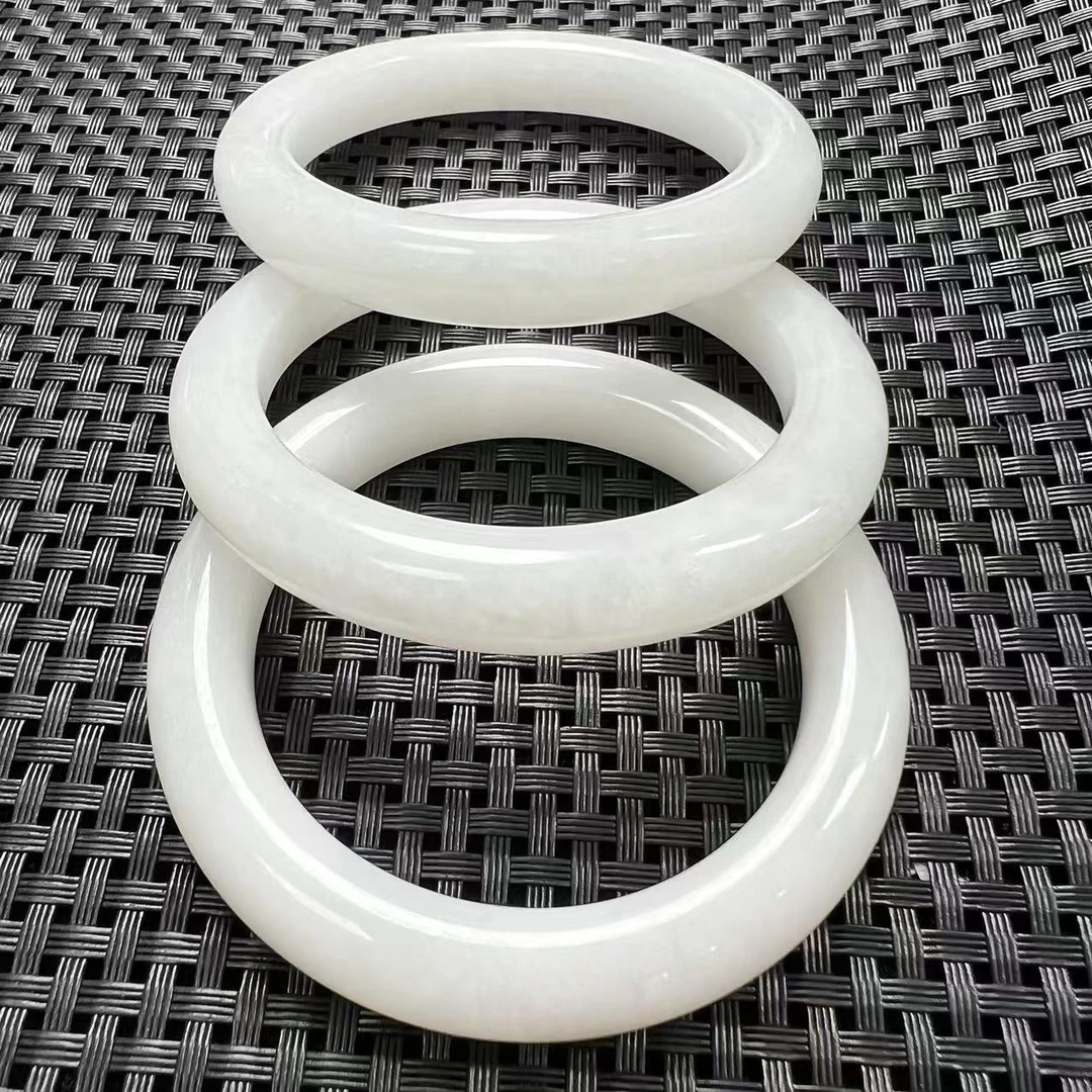 新疆和田白玉大码平安手镯羊脂白送女友玉石手镯子多样性发其一