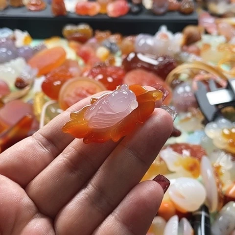 未镶嵌颈饰玛瑙/玉髓旷*玥