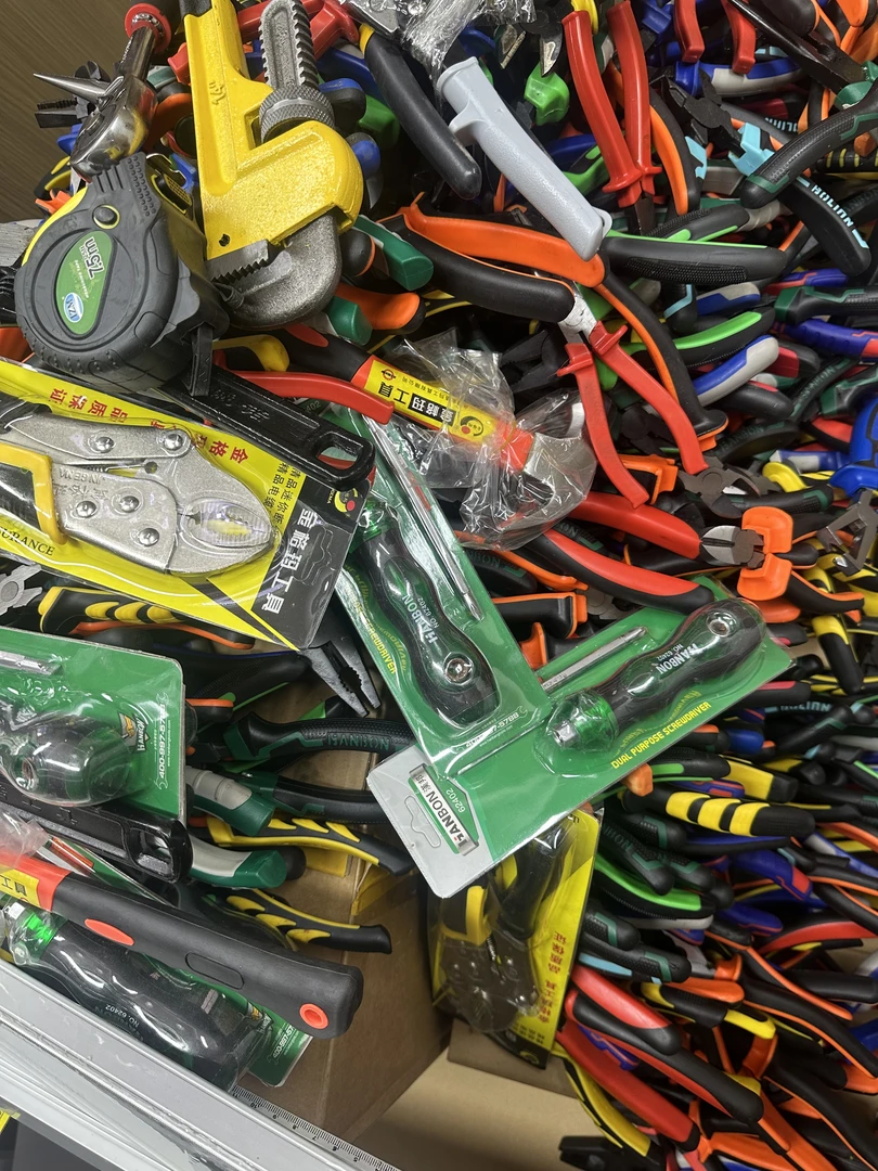 2005号五金工具商品杂款以直播间为准按斤称介意者勿拍