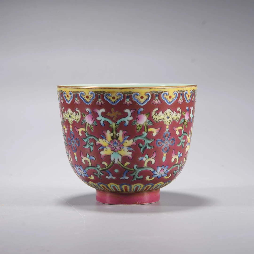h695/清代 胭脂红地粉彩缠枝花卉纹杯【华豫之门甄选】