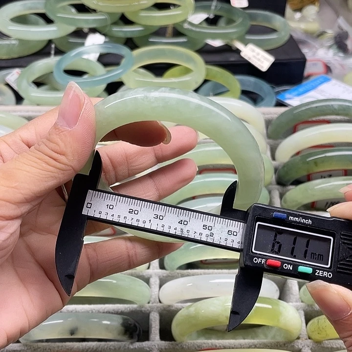 蛇纹石玉未镶嵌手镯116