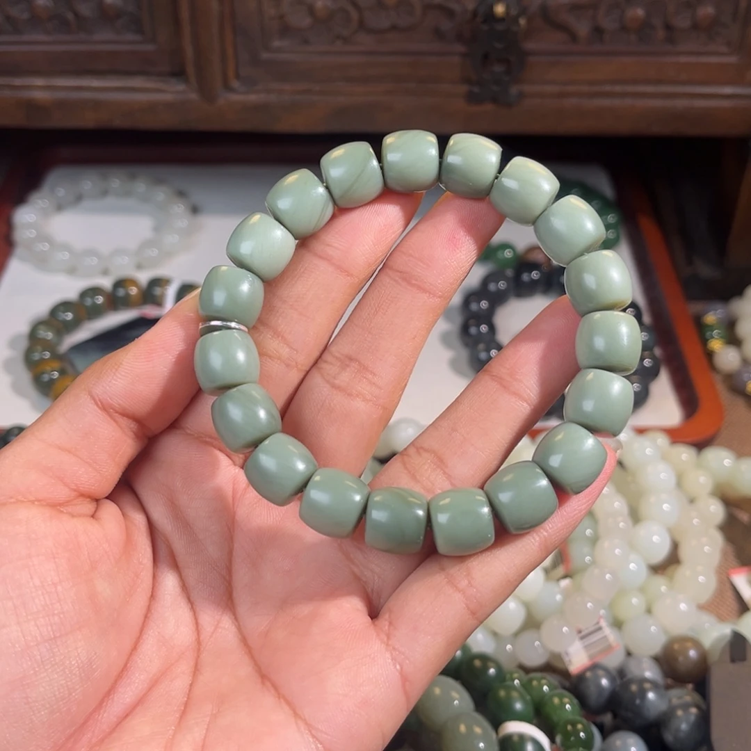 清***月和田玉未镶嵌手链