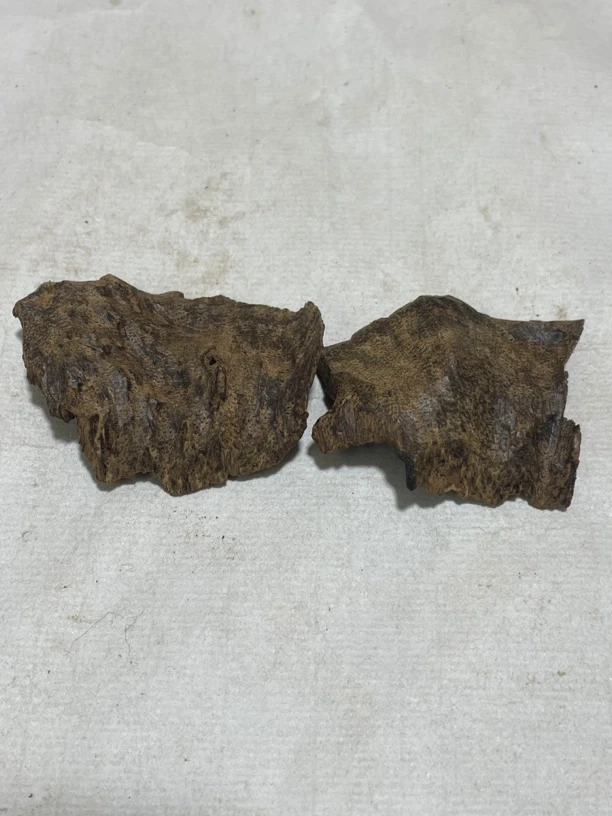 沉香红土熟包头2个6.7克，深度醇化，厚肉黑油，清香甜爽，干净舒服。