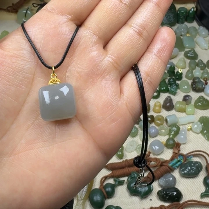 佳***宝和田玉未镶嵌包链